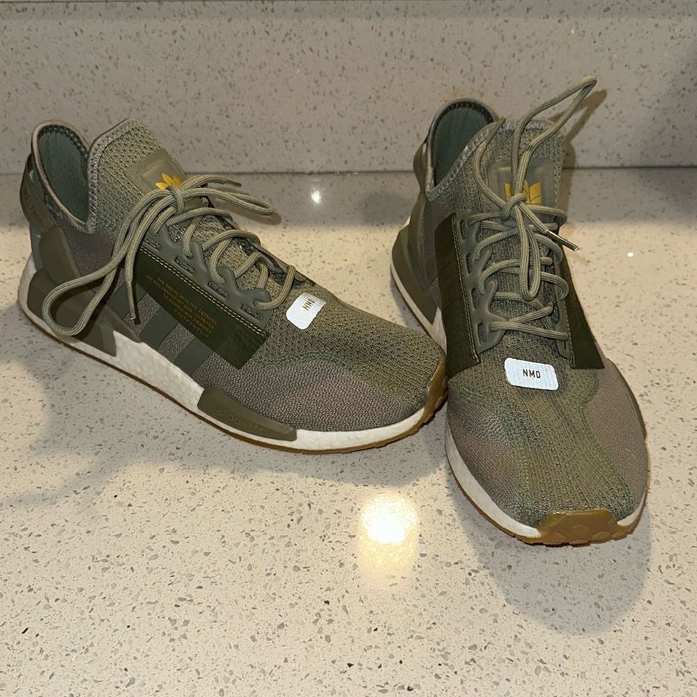 Adidas NMD R1 V2 Men’s Sneakers